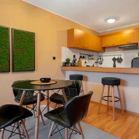 Cosy Apt Close To Macedonia Square Apartment